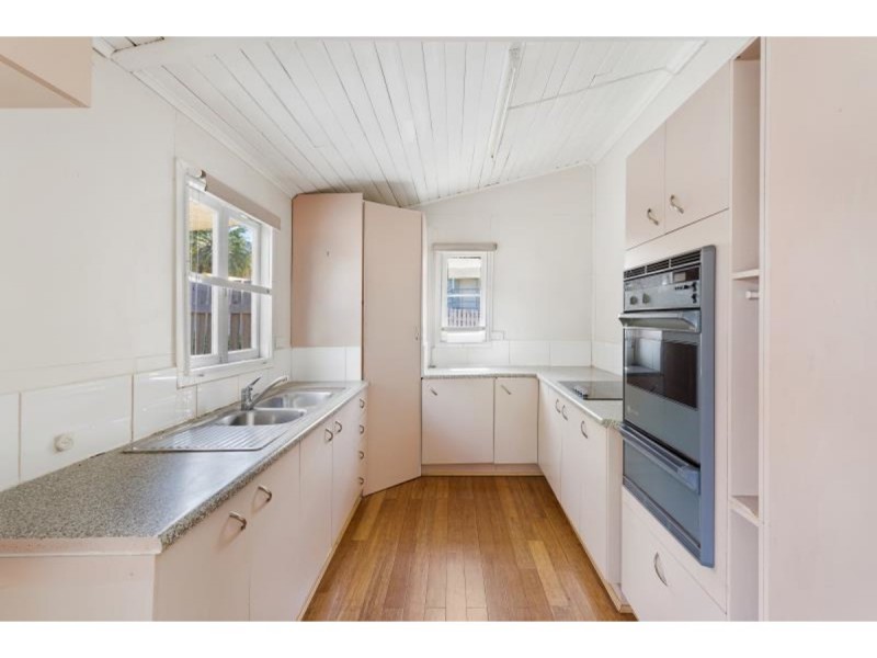80 West Street, The Range QLD 4700
